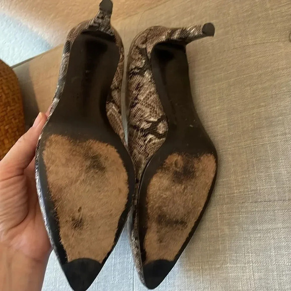 Stuart Weitzman snake print pumps 9M - Picture 5 of 13